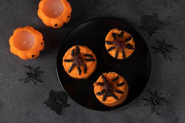 Homemade Halloween Cupcakes Decorated Spiders Sweets Kids Halloween Party Top — Zdjęcie stockowe