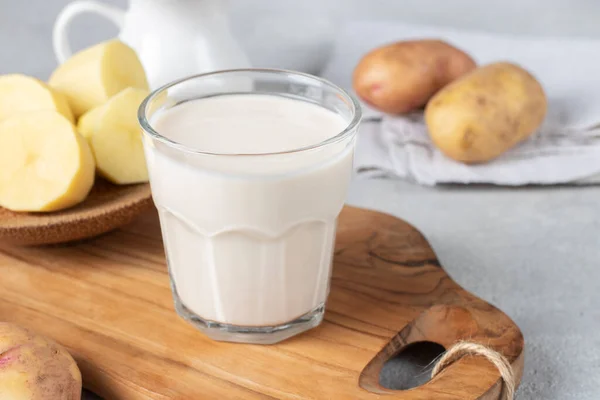 Vegan Potato Milk Glass Potato Plate Wooden Board Plant Based — Stockfoto
