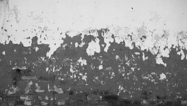 Старая Фактура Стены Брика Половина Которой Покрыта Бетоном Окрашенным Белый — стоковое фото