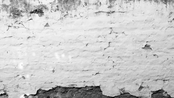 Старая Фактура Стены Брика Половина Которой Покрыта Бетоном Окрашенным Белый — стоковое фото