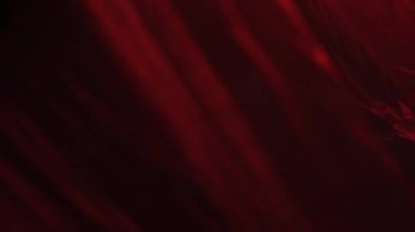 Kırmızı neon ışık desenli buruşuk plastik dokuyu sallıyor. Video ses sunumu için gerçekçi plastik görüntüler.