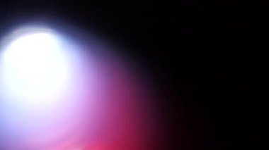 Işık sızıntısı prizması, yaratıcı ses sunumu için görüntüleri örtüyor. Anamorfik ışık efektiyle güzelleştirme projesi. Doğal mercek canlandırmayı canlandırır.