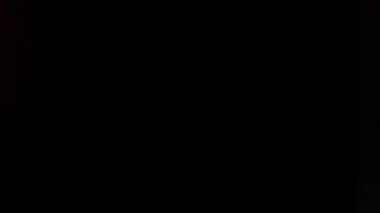 Işık sızıntısı prizması, yaratıcı ses sunumu için görüntüleri örtüyor. Anamorfik ışık efektiyle güzelleştirme projesi. Doğal mercek canlandırmayı canlandırır.