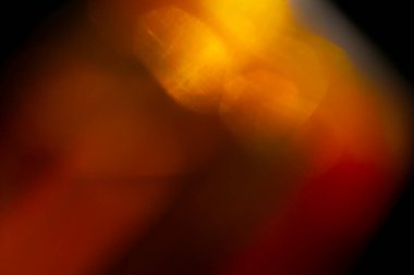 Fotoğraf kaplaması için kristal ışık sızıntısı etkisi. Prizma mercekleri, siyah arka planda parlak, renkli ve büyülü ışıklarla soyut Bokeh 'i aydınlatır..