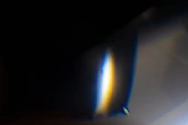 晶体光泄漏效应 用于照片覆盖 棱镜耀斑抽象与辉光 五彩斑斓 神奇的灯在黑色背景 — 图库照片