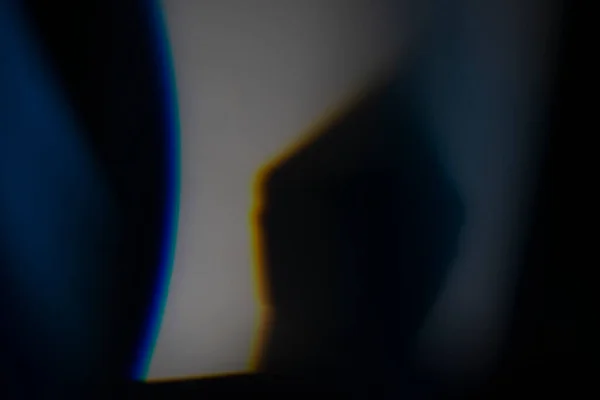 写真オーバーレイ用のクリスタルライトリーク効果 プリズムレンズフレアボケ抽象的な黒を背景に輝き カラフルで魔法の光 — ストック写真