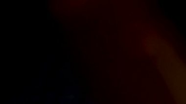 Işık sızıntısı prizması, yaratıcı ses sunumu için görüntüleri örtüyor. Anamorfik ışık efektiyle güzelleştirme projesi. Doğal mercek canlandırmayı canlandırır.