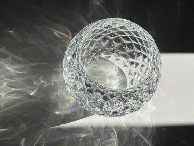 Kristal dokular parlak ve lüks izlenimi gösteriyor. Yaratıcı tasarım için elmasların yakın plan görüntüsü.