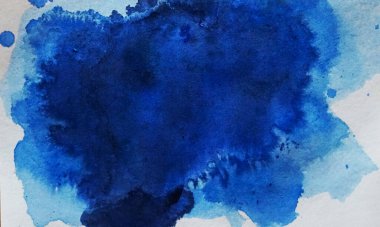 Arka plan ve duvar kağıtları için çok güzel ve estetik mavi soyut bir suluboya resim.