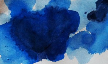 Arka plan ve duvar kağıtları için çok güzel ve estetik mavi soyut bir suluboya resim.