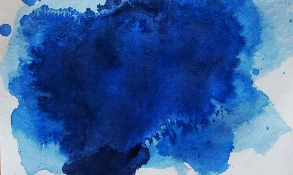 Arka plan ve duvar kağıtları için çok güzel ve estetik mavi soyut bir suluboya resim.