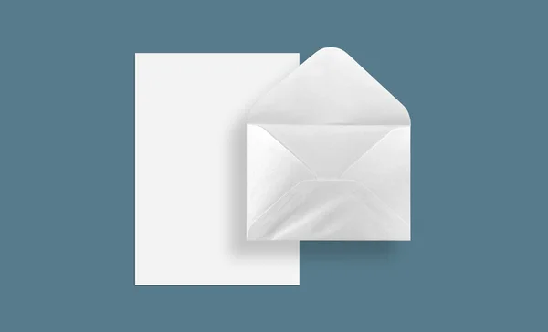 Envelope Branco Branco Isolado Fundo Arranjado Para Design Mockup — Fotografia de Stock