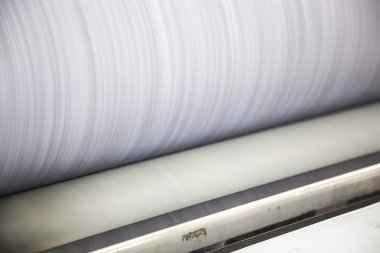 rulo bez büyük bir makara makine inişli çıkışlı bir bez