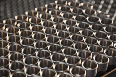 Araba yedek parçaları birlikte paketlenmiş