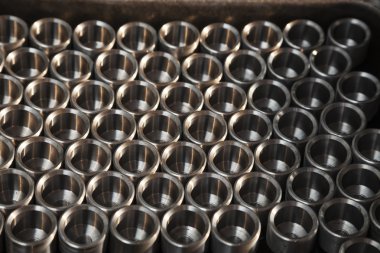 Araba yedek parçaları birlikte paketlenmiş