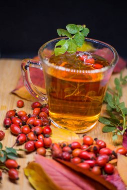 Böbrekleri Temizleyen Sağlıklı Rosehip Bitki çayı