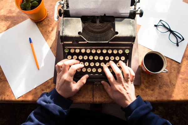 Male Writer Writing His Book Old Antique Typewriter Old Antique — Stock Photo, Image