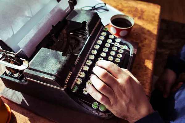 Male Writer Writing His Book Old Antique Typewriter Old Antique — Stock Photo, Image