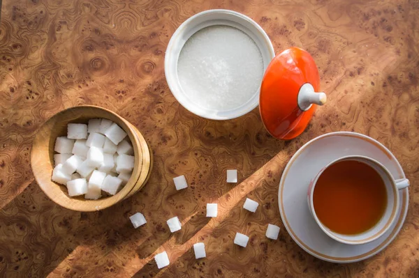 Şeker Rafine Şeker Masadaki Şeker Kasesine Dökülür — Stok fotoğraf
