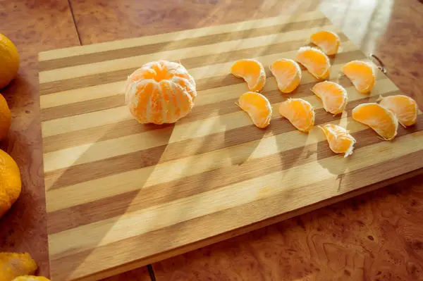 Tangerines Mandarin Slices Wooden Planks Top View — Stock Photo, Image