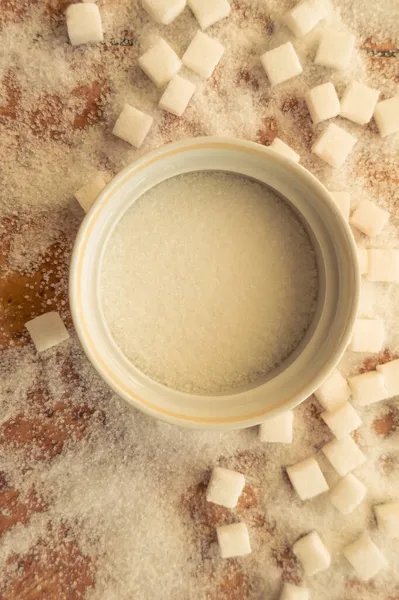 Şeker Rafine Şeker Masanın Üstüne Saçılmış — Stok fotoğraf
