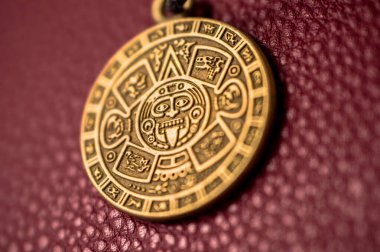 Tılsım şans getirir. Bir insan için tılsım. Güneşin Tılsımı, Azteklerin Takvimi