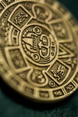 Tılsım şans getirir. Bir insan için tılsım. Güneşin Tılsımı, Azteklerin Takvimi