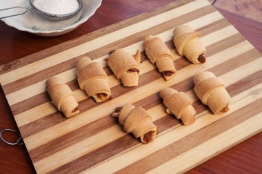 kruvasan elma reçel ile.