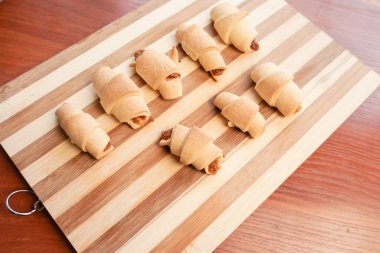 kruvasan elma reçel ile.