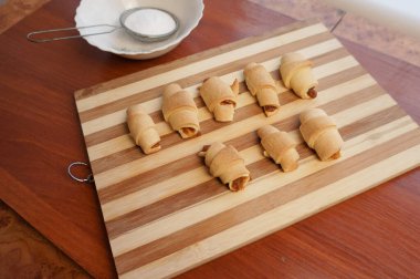 kruvasan elma reçel ile.