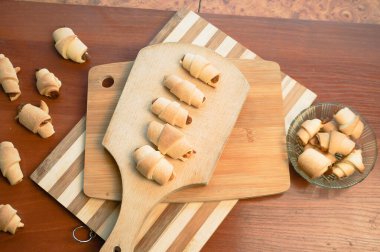 kruvasan elma reçel ile.