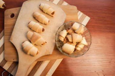 kruvasan elma reçel ile.