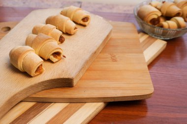 kruvasan elma reçel ile.