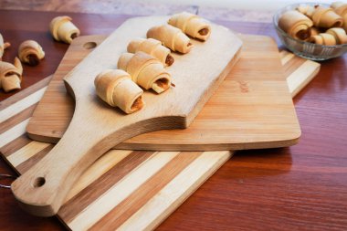 kruvasan elma reçel ile.