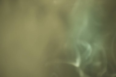 Değişik şekillerde yüzen dumanın bulanık arkaplanı.