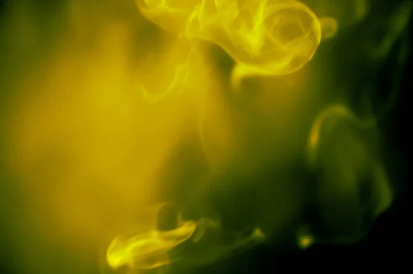 異なる形状の浮遊煙のぼやけた背景 — ストック写真