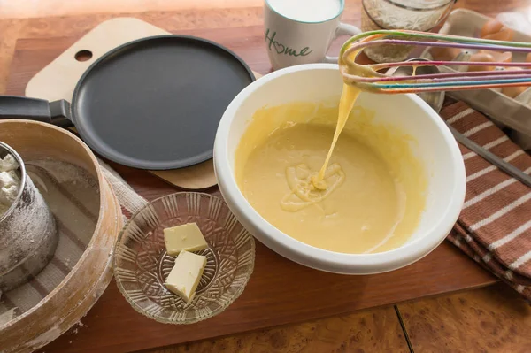 Tydzień Naleśników Przygotowanie Ciasta Pieczenia Pysznych Rumianych Naleśników Składników Jajka — Zdjęcie stockowe