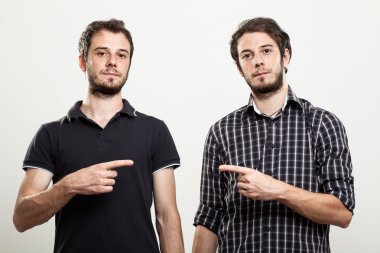 ikizleri birbirlerine işaret