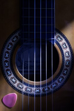 Klasik Gitar delik