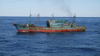 Sarı denizde balık tutan Çin gemisi