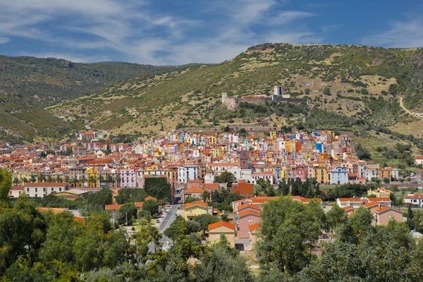 Bosa (Sardunya renkli evleri)