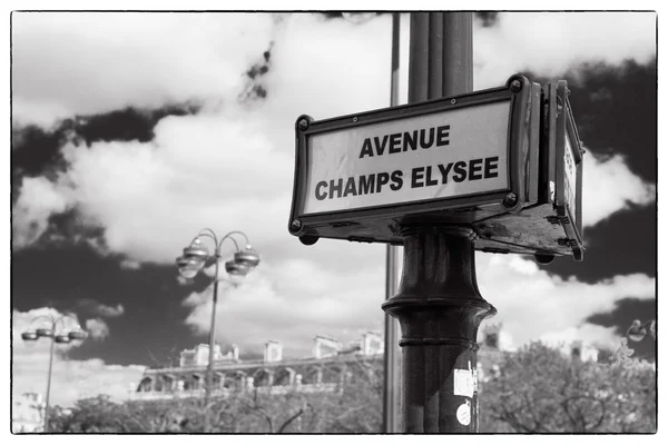 Champs-elysee sokak tabelası