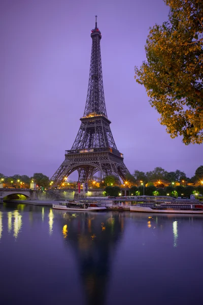 Eiffelturm bei Sonnenaufgang in seiner, Paris — Stockfoto