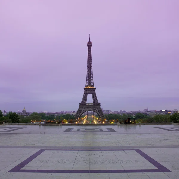 埃菲尔铁塔在巴黎特罗卡德罗日出 免版税图库图片