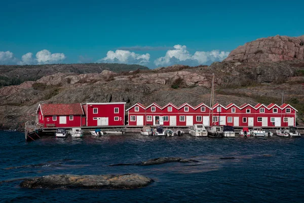 Red Boathouses Boats Coast Sunny Blue Sky Archipelago Island Tjoern — Stockfoto