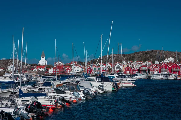 Harbour Boats Village Skaerhamn Sunny Blue Sky Archipelago Island Tjoern — стокове фото