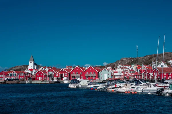 Red Houses White Church Boats Sunny Blue Sky Village Skaerhamn — Stockfoto