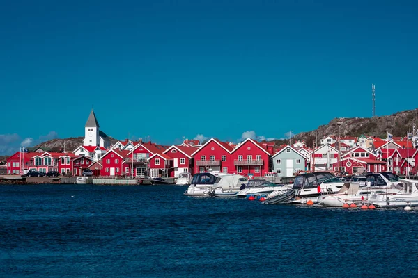 Red Houses White Church Boats Sunny Blue Sky Village Skaerhamn — Photo