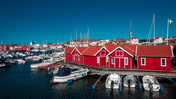Harbour Boats Village Skaerhamn Sunny Blue Sky Archipelago Island Tjoern — Stockfoto