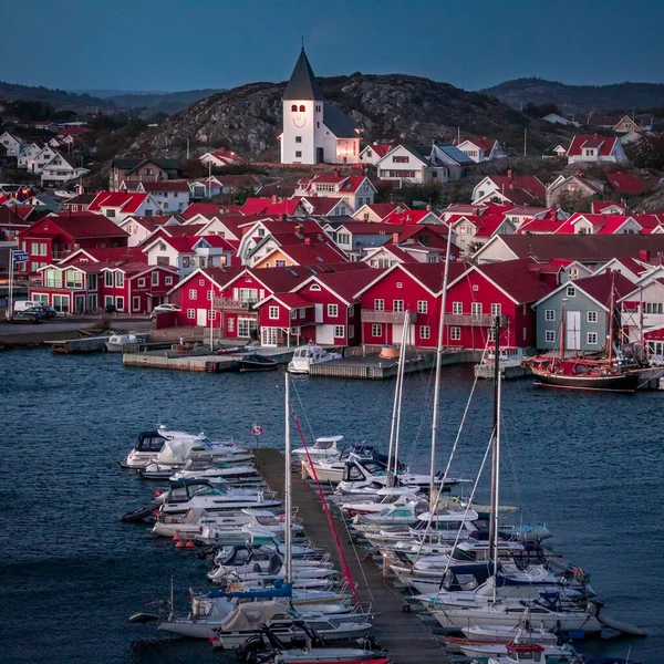 Red Houses Church Boats Harbor Village Skrhamn Archipelago Island Tjoern — Stockfoto